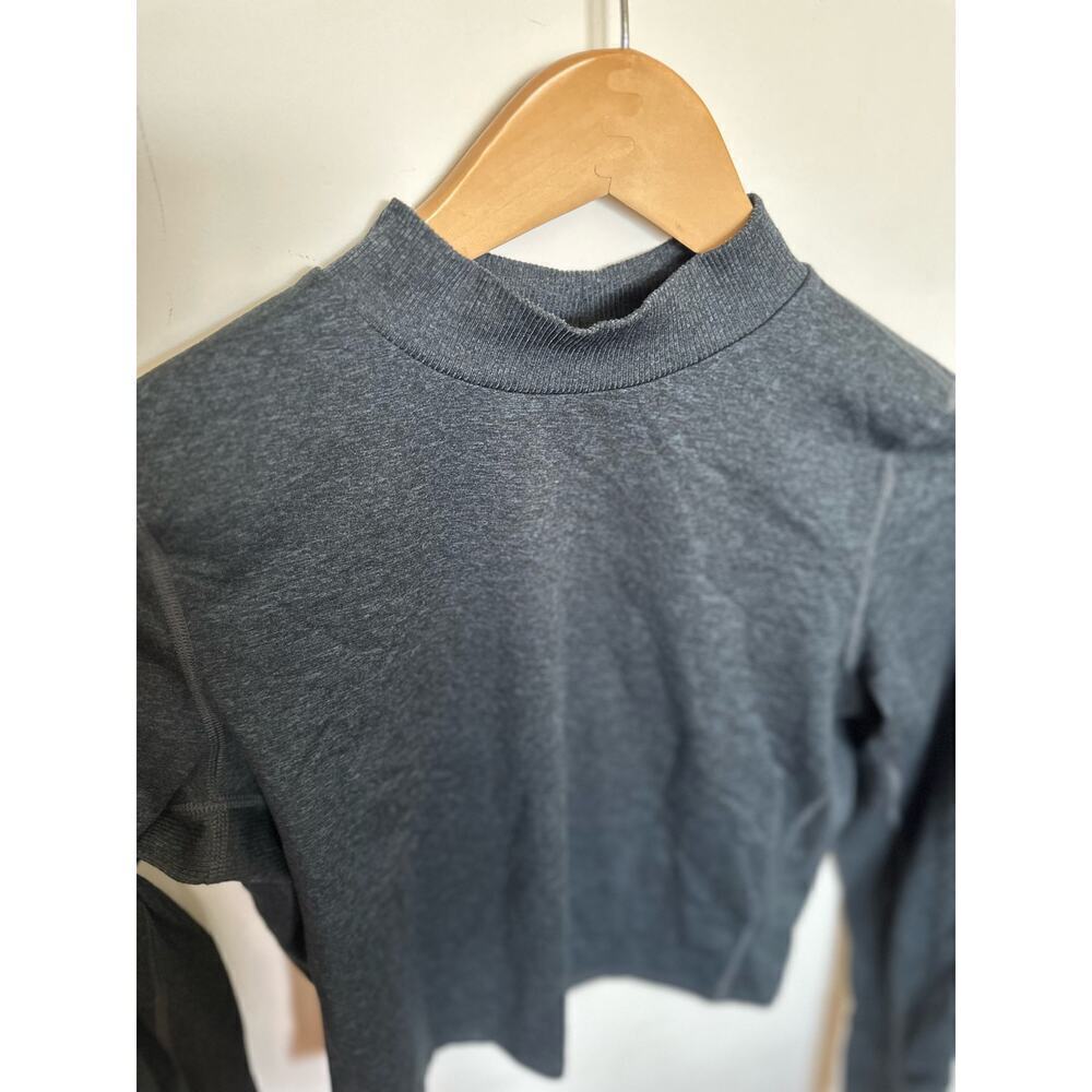 Womens Medium Old Navy CozeCore Go-Dry Long-Sleeve Cropped Gray Top - Picture 6 of 9
